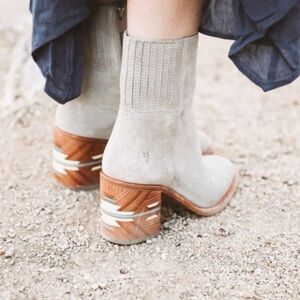 FRYE Pia Sedona Suede block inlay wood heel Boots Size 6 RARE
